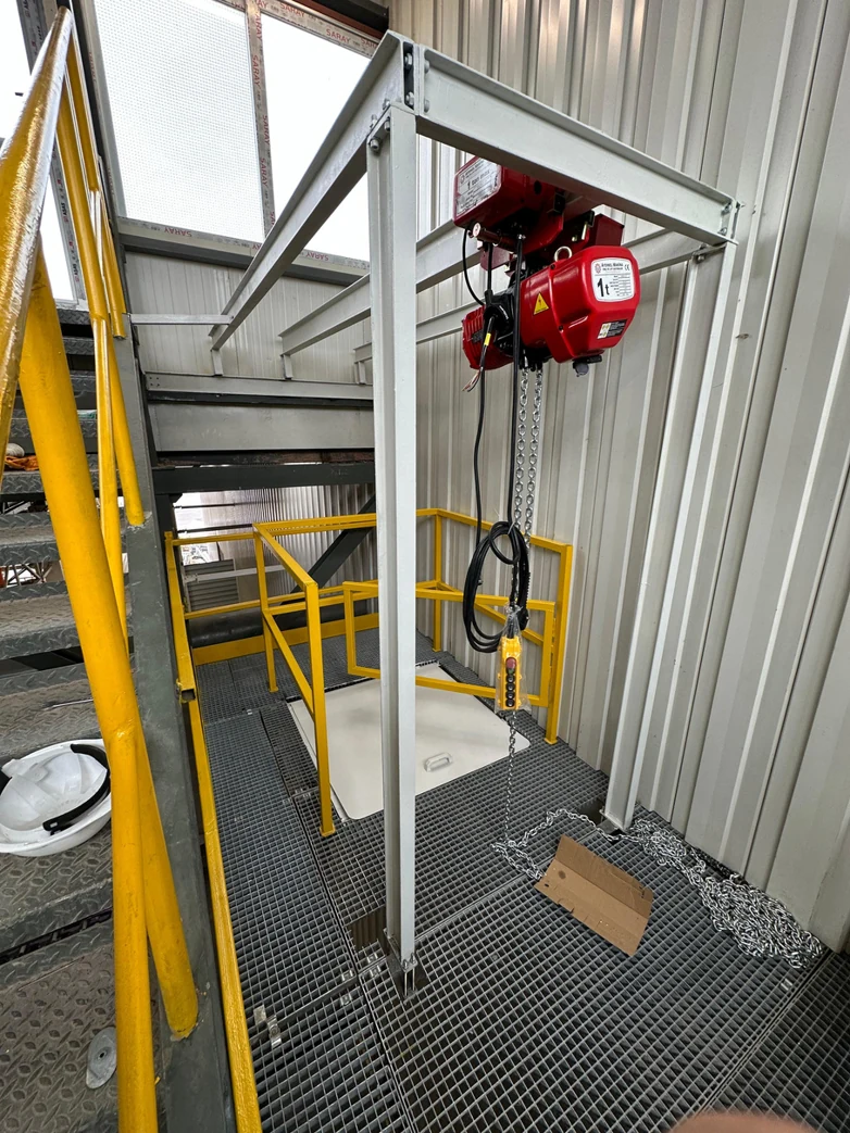 Two-axis hoist support platform system